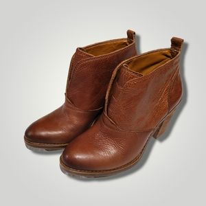 Lucky Brand Slip on brown boot size 7